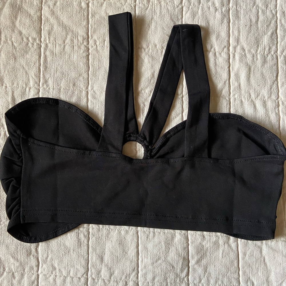 Solado O-Ring Cut Out Crop Top - Picture 3 of 3